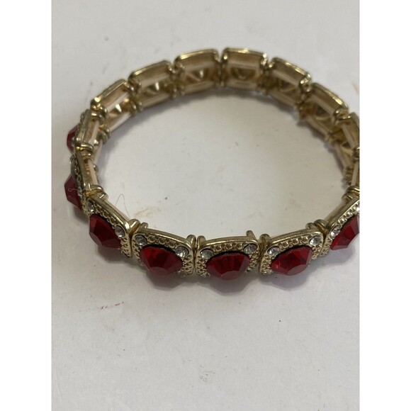 VINTAGE MONET RED AND CLEAR GLASS PANELED STRETCH GOLD TONE BRACELET - Picture 3 of 5